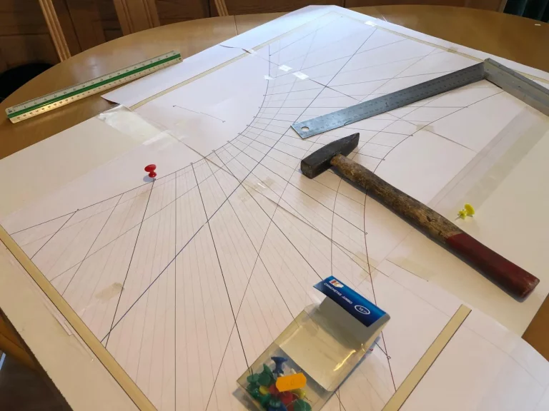 CONSTRUCCION DE UN RELOJ DE SOL